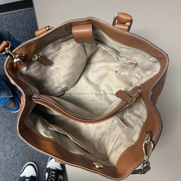 Michael Kors Two-Way Hand Tote and Shoulder Bag - Picture 4 of 12